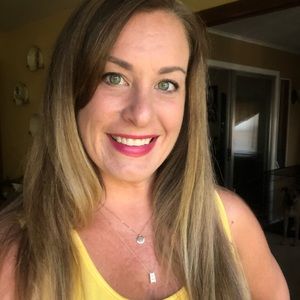 Meet your Posher, Hilary